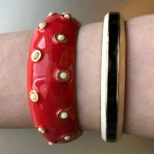 2 metal bracelets